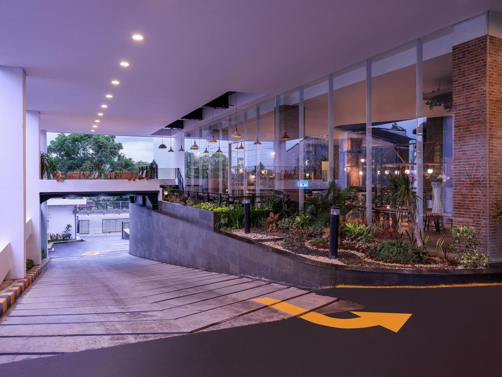 Luminor Hotel Purwokerto By Wh Extérieur photo